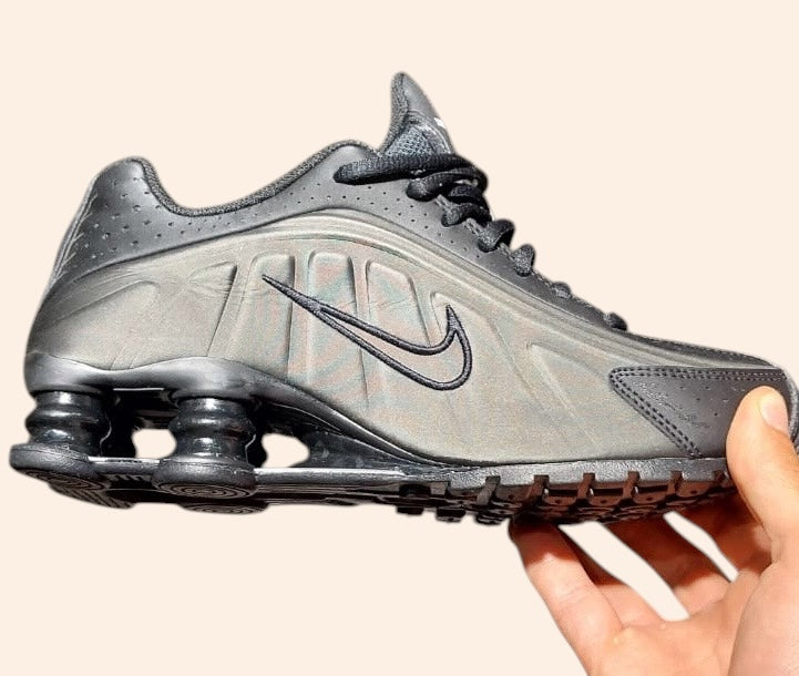 Nike Shox R4